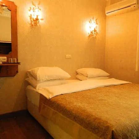 Apricot Hotel