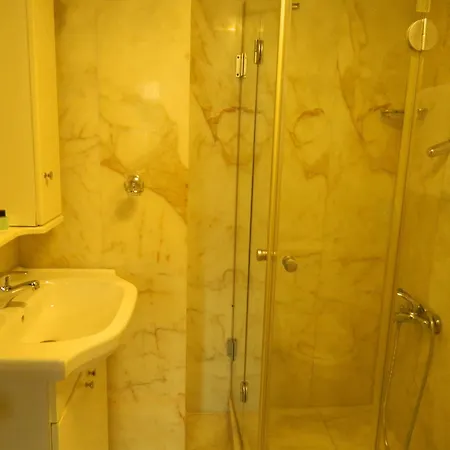 Apricot Hotel 3*