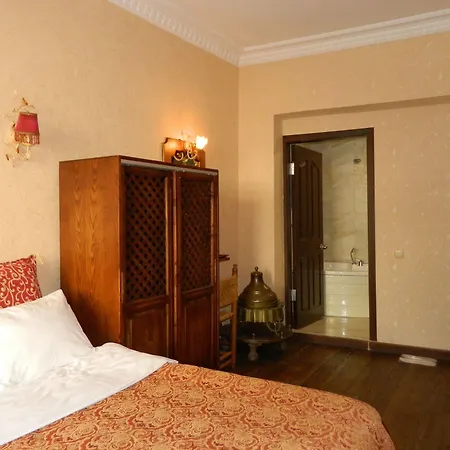 Apricot Hotel 3*