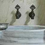Apricot فندق